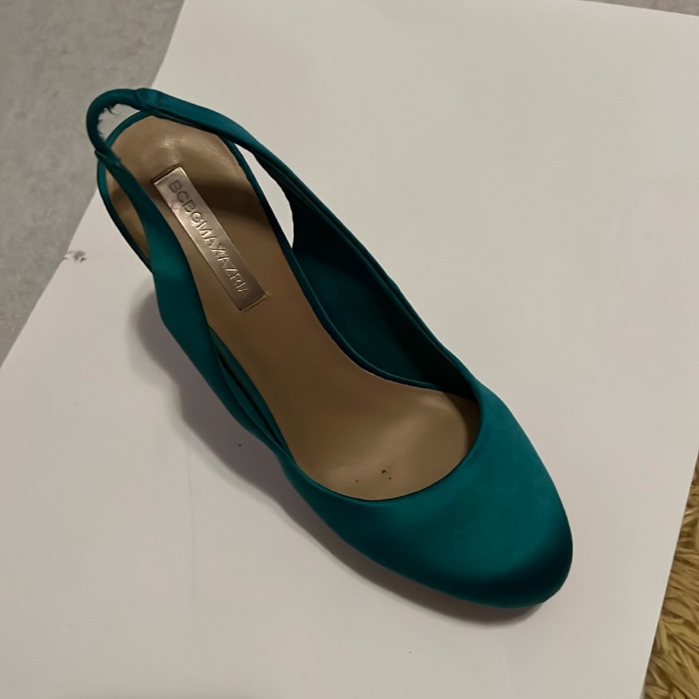 BCBG sea foam green satin size  8.5